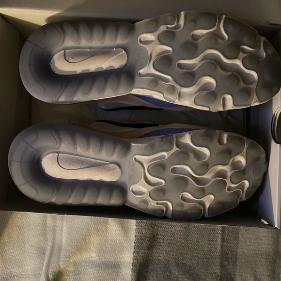 Woman air Max 270 React - Picture 7 of 8